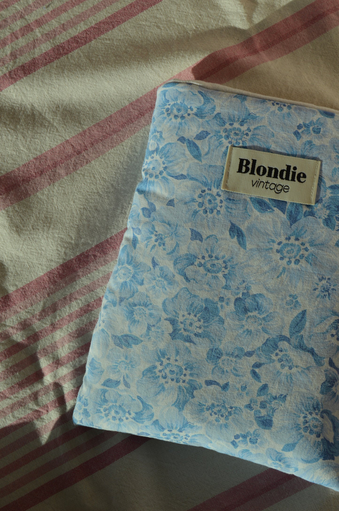 Housse de livre fleurs bleu fabriqué à partir de tissus vintage mode durable mode responsable fabriqué à la main