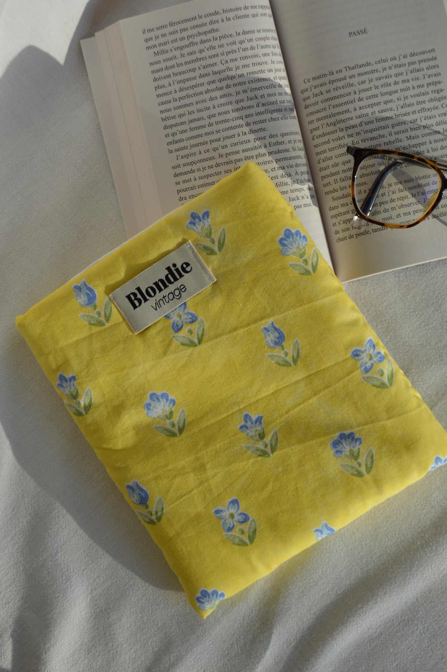 Housse de livre fleurie jaune fabriqué à partir de tissu vintage mode durable mode responsable fabriqué à la main