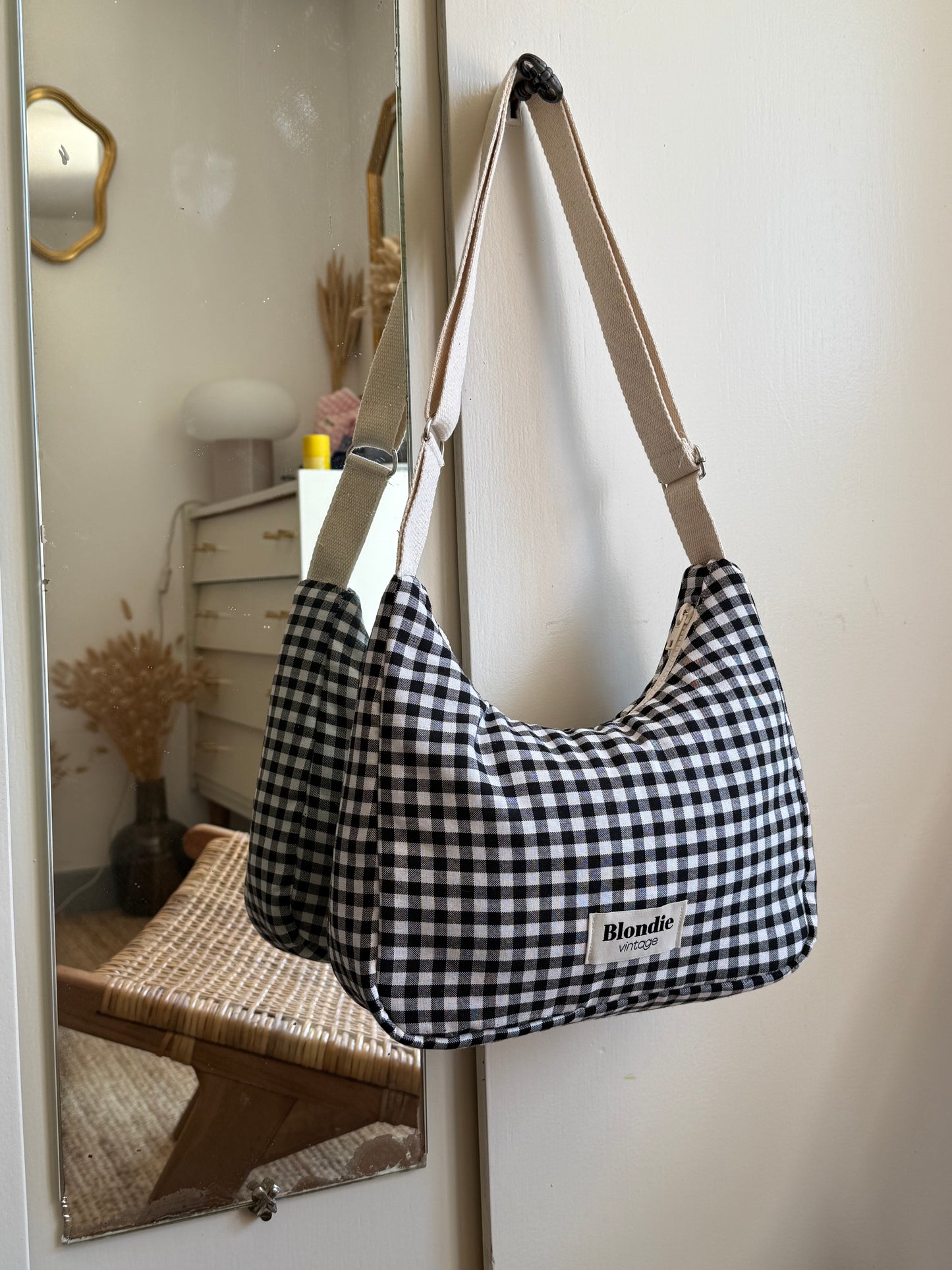 Sac crossbody vichy noir fabriqué à partir de tissus vintage mode durable mode responsable fabriqué à la main