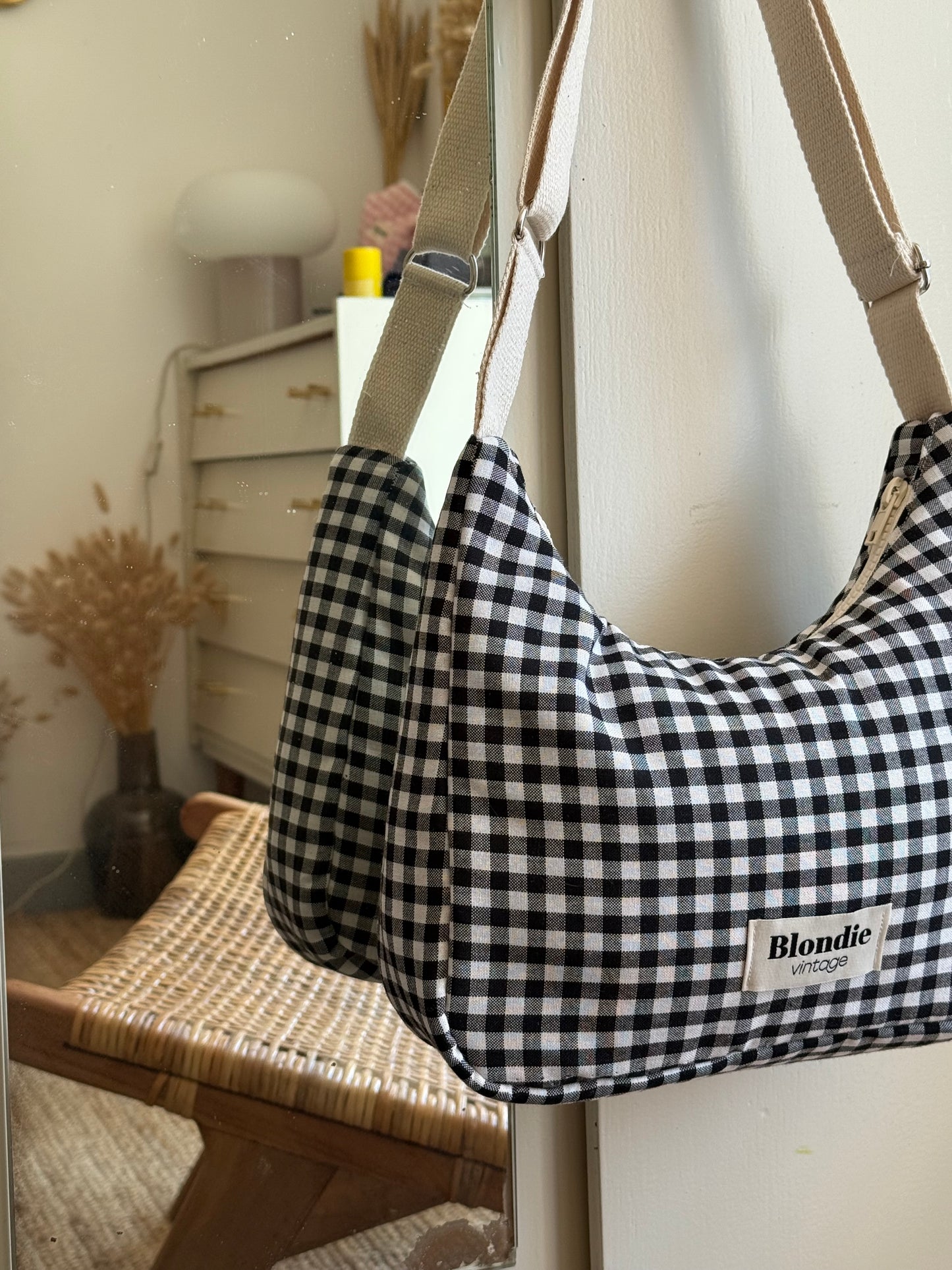 Sac crossbody vichy noir fabriqué à partir de tissus vintage mode durable mode responsable fabriqué à la main