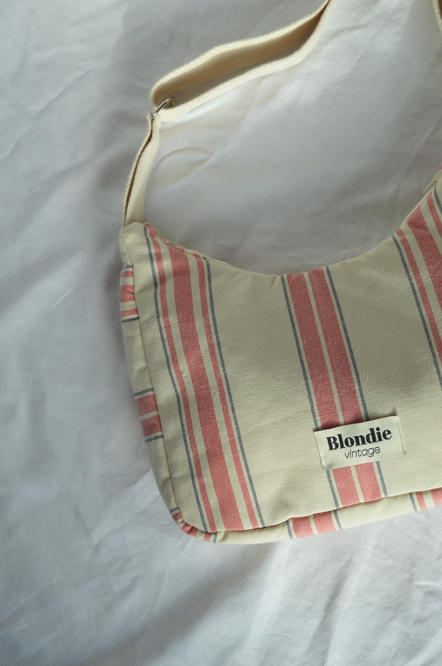 Sac crossbody rayé fabriqué à partir de tissus vintage mode durable mode responsable fabriqué à la main