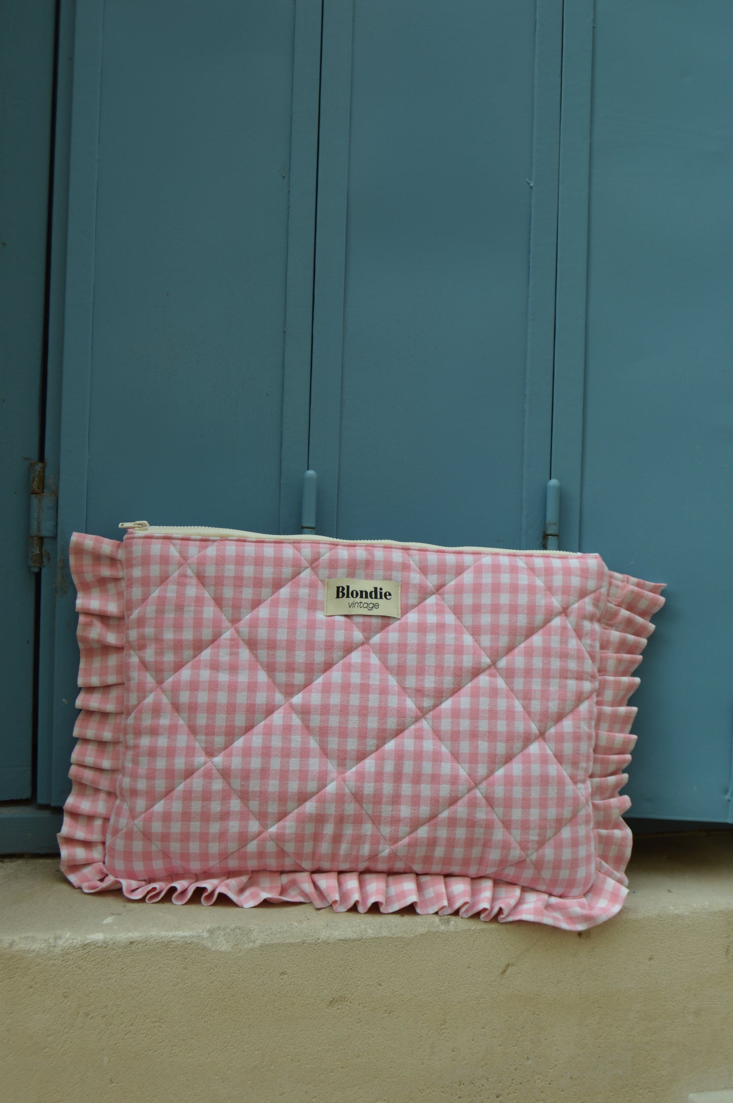 Housse d'ordinateur vichy rose avec froufrou fabriqué à partir de tissus vintage mode durable mode responsable fabriqué à la main