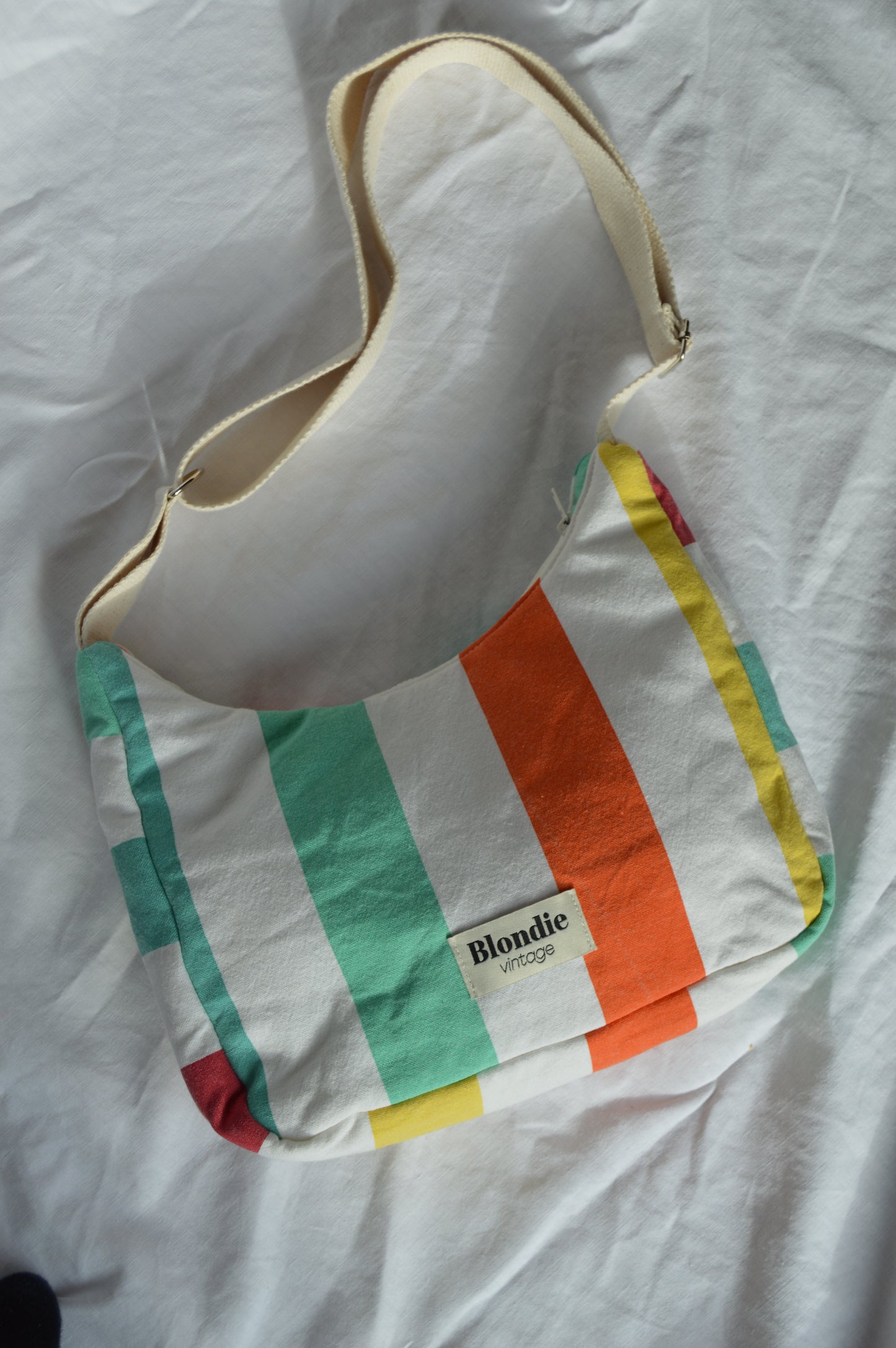 Sac crossbody rayé fabriqué à partir de tissus vintage mode durable mode responsable fabriqué à la main