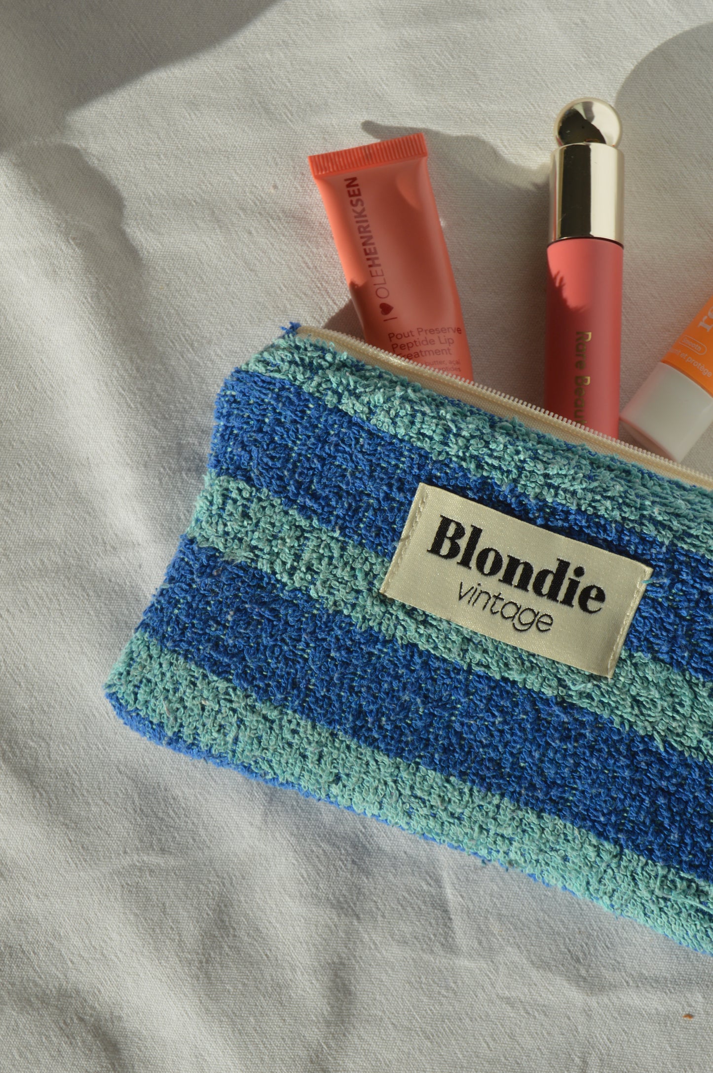 mini pochette, portefeuille, porte carte en éponge rose fabriquée à partir de serviette de bain vintage, mode durable et responsable