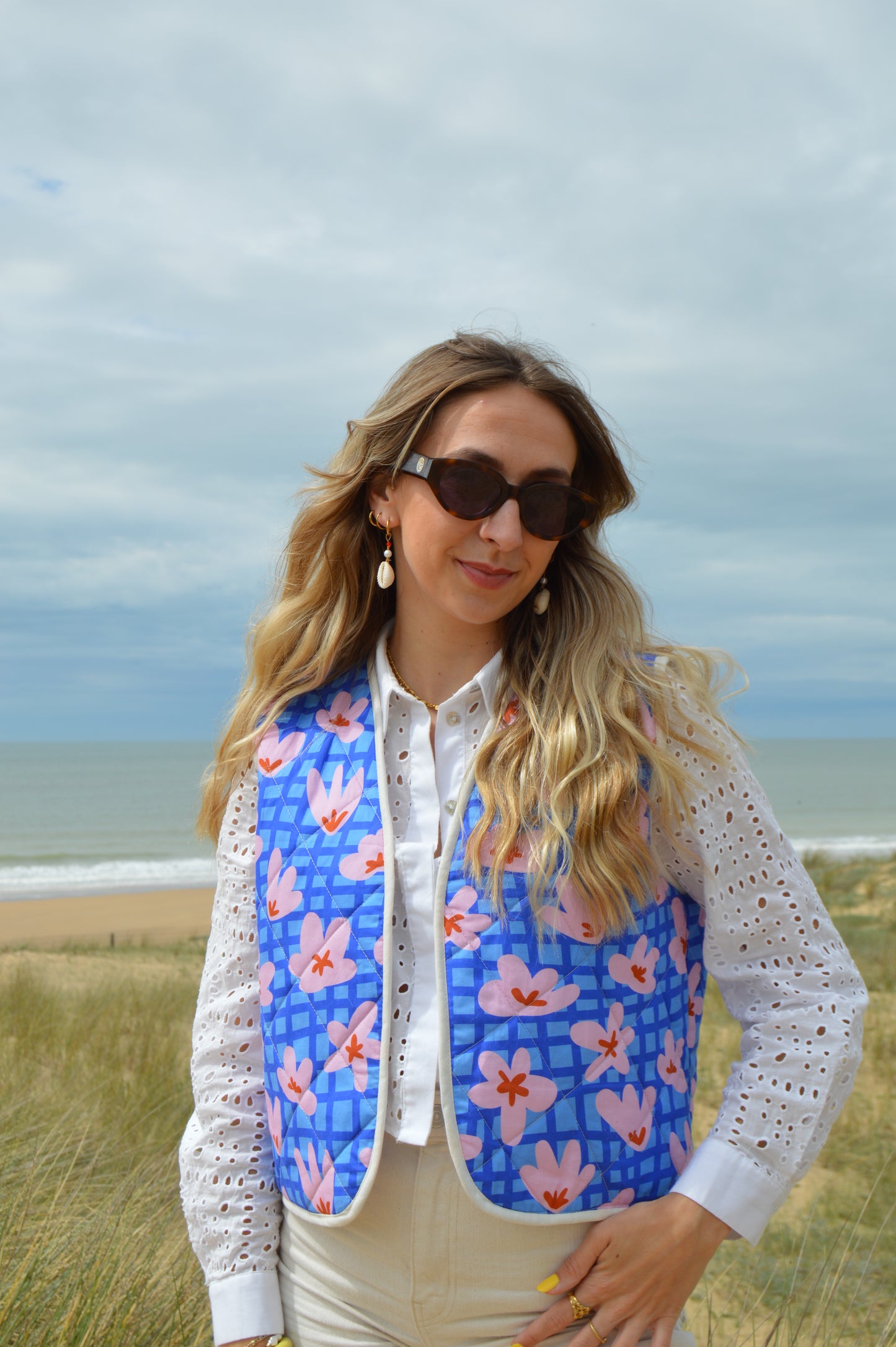 Gilet sans manches upcyclé fleurs abstraite
