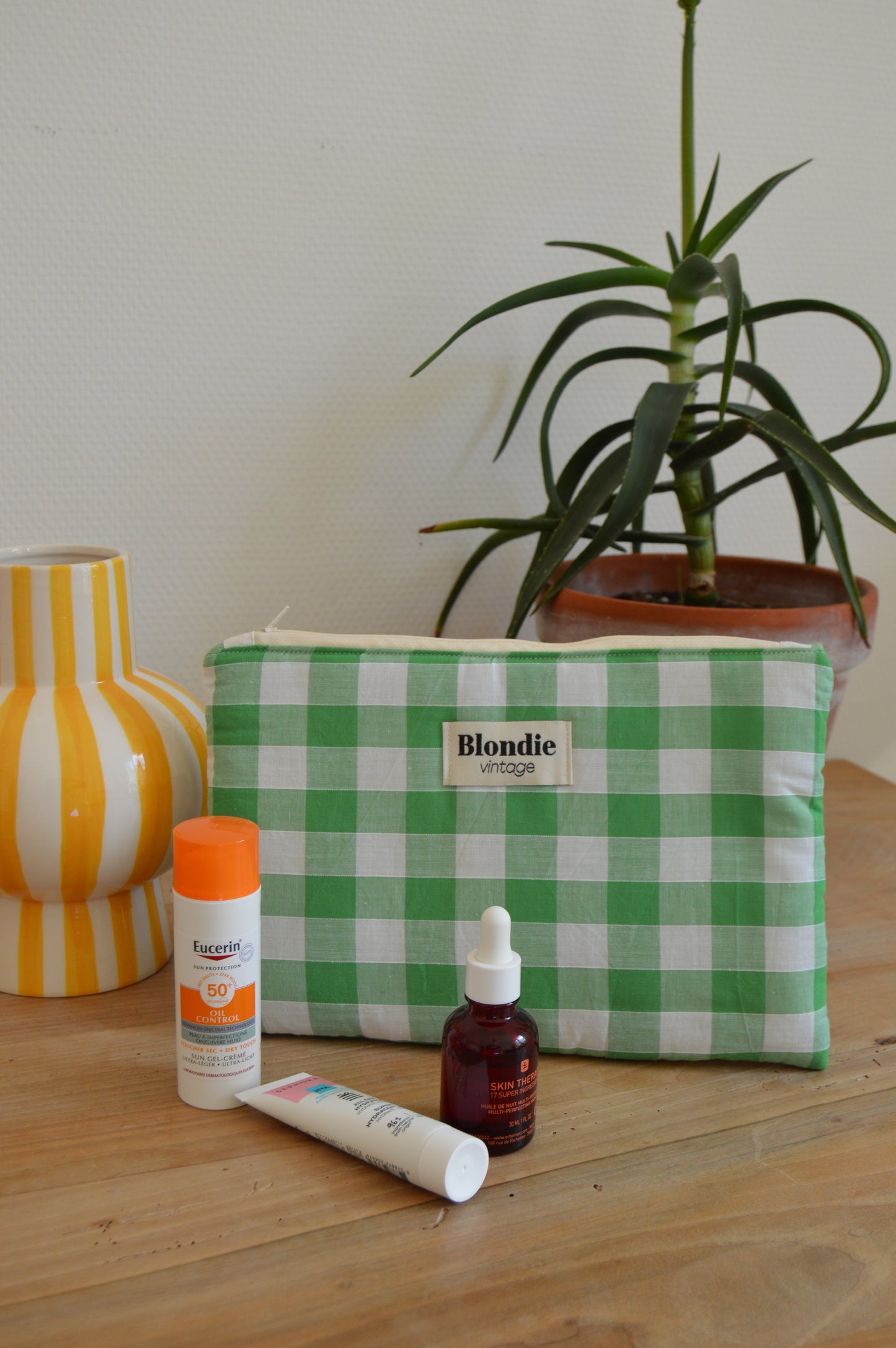 Pochette zippée rvichy verte en tissu vintage upcyclé, faite main en France par Blondie vintage