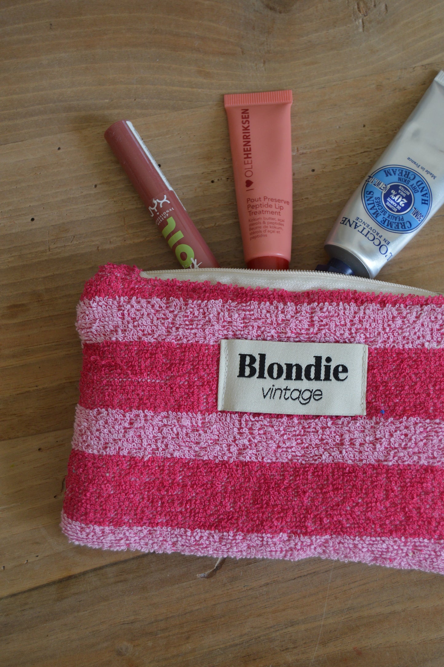 mini pochette, portefeuille, porte carte en éponge rose fabriquée à partir de serviette de bain vintage, mode durable et responsable