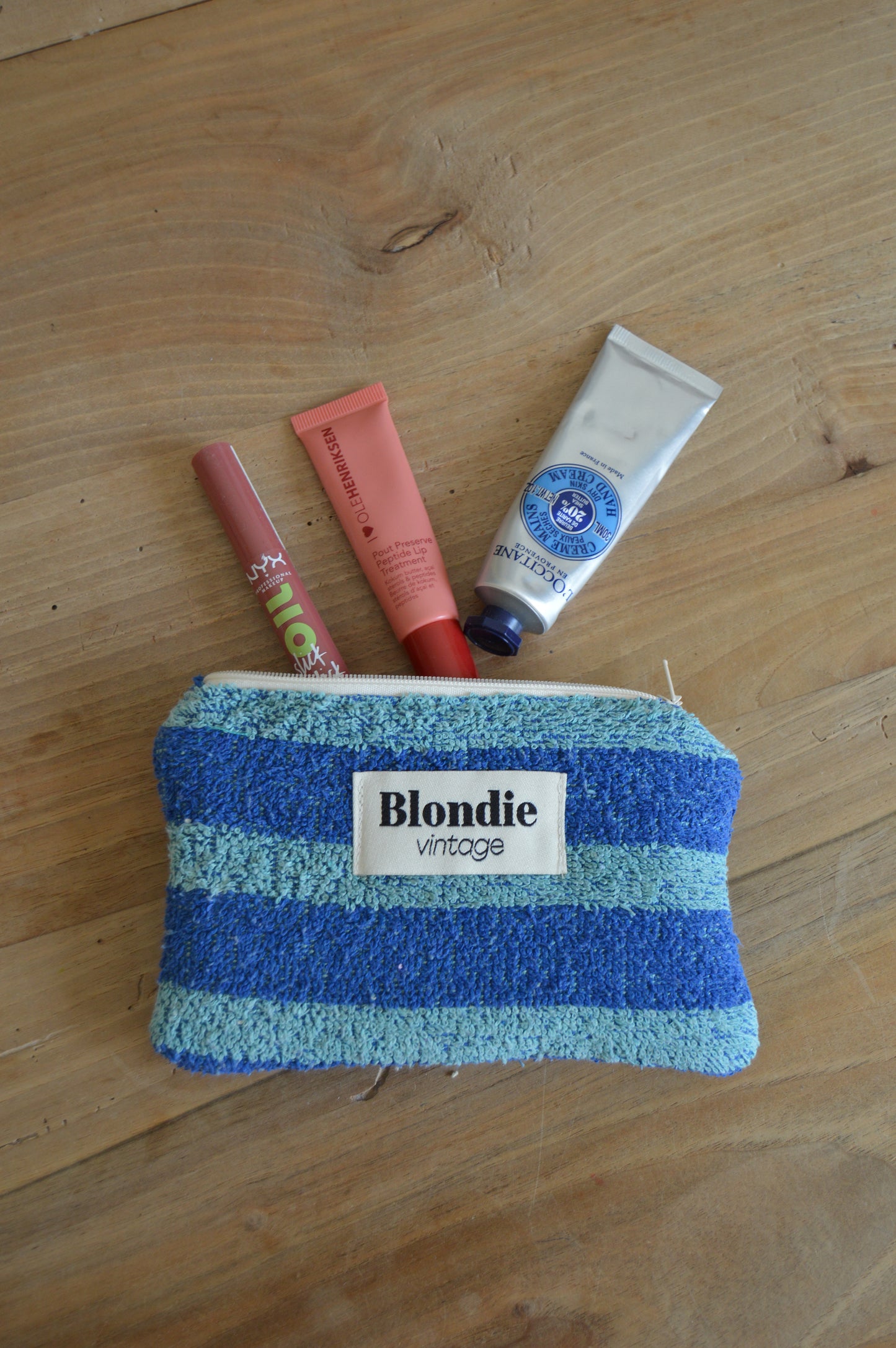 mini pochette, portefeuille, porte carte en éponge bleu fabriquée à partir de serviette de bain vintage, mode durable et responsable