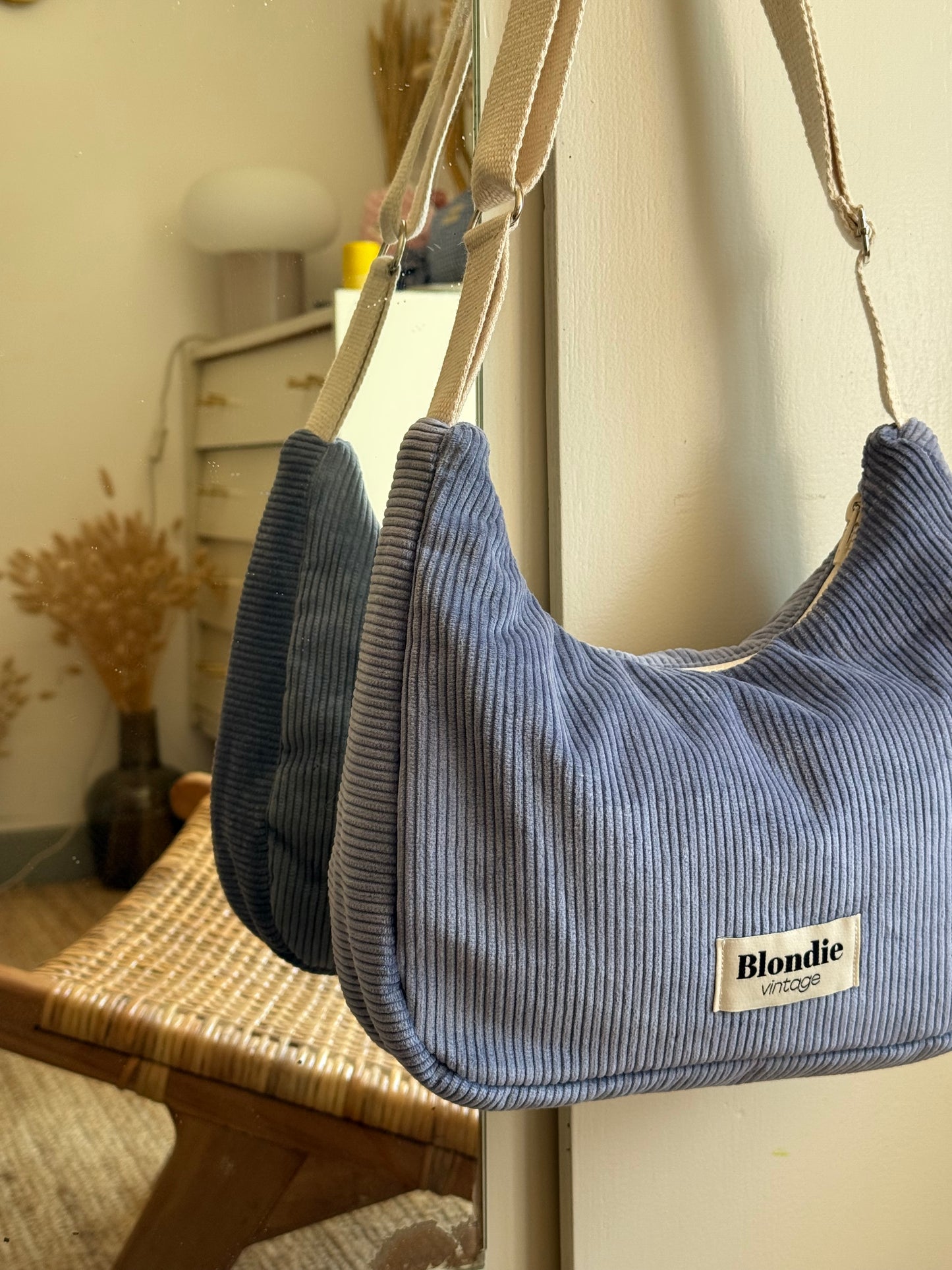 Sac crossbody velours bleu fabriqué à partir de tissus vintage mode durable mode responsable fabriqué à la main