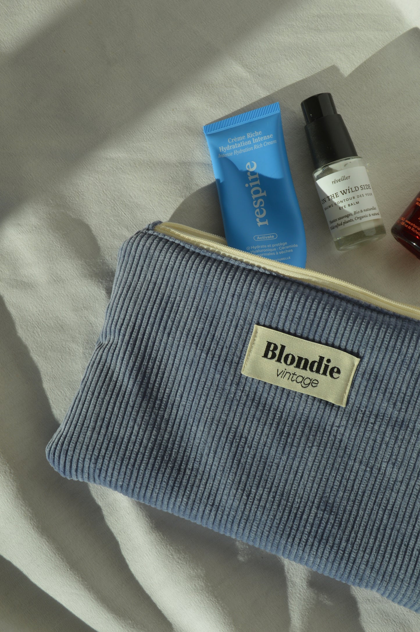 Pochette velours bleu fabriqué à partir de taie de tissus vintage mode durable mode responsable fabriqué à la main