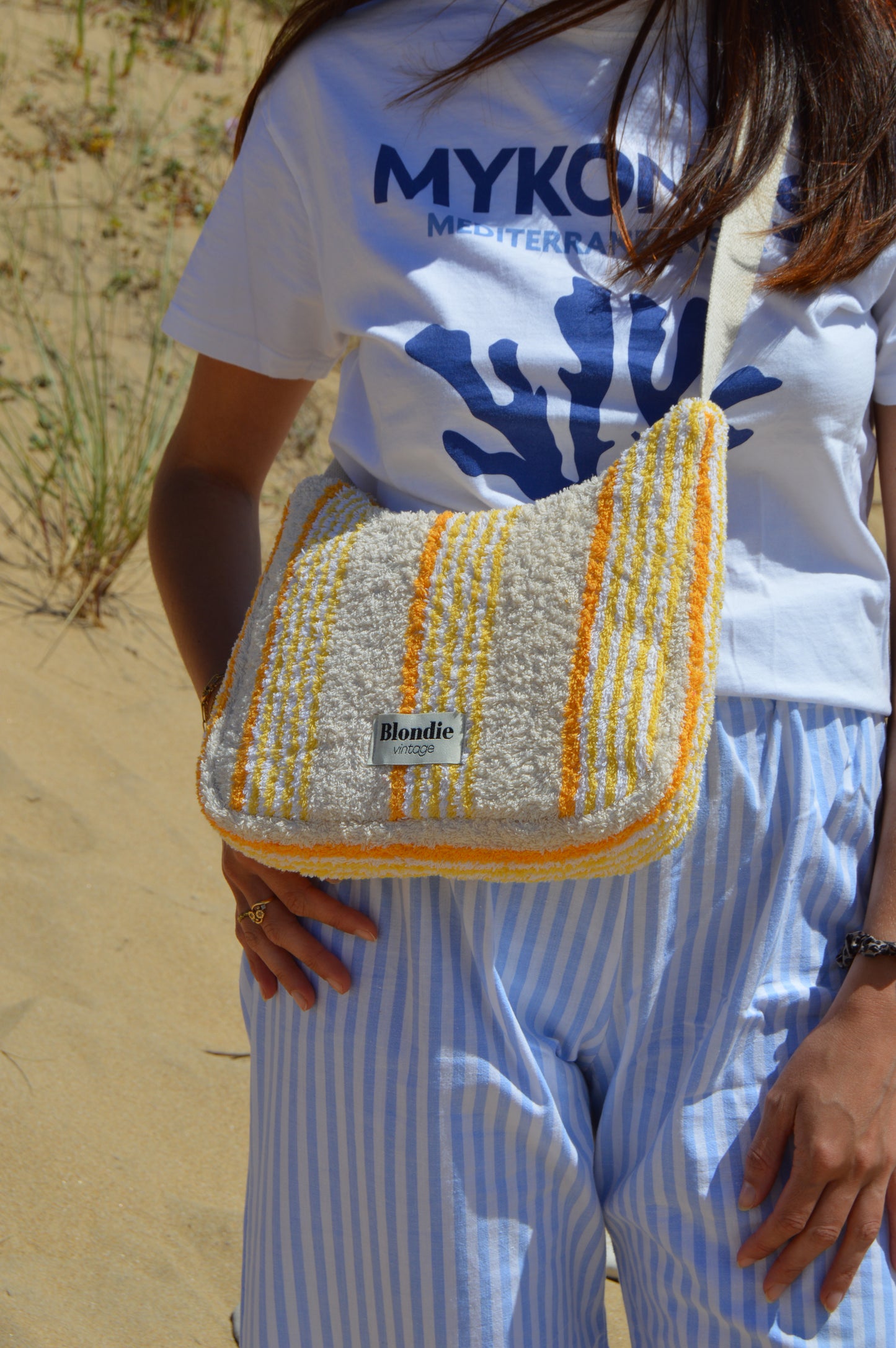 sac bandoulière rayé jaune fabriquée à la main à partir de serviette de bain vintages upcyclées mode durable