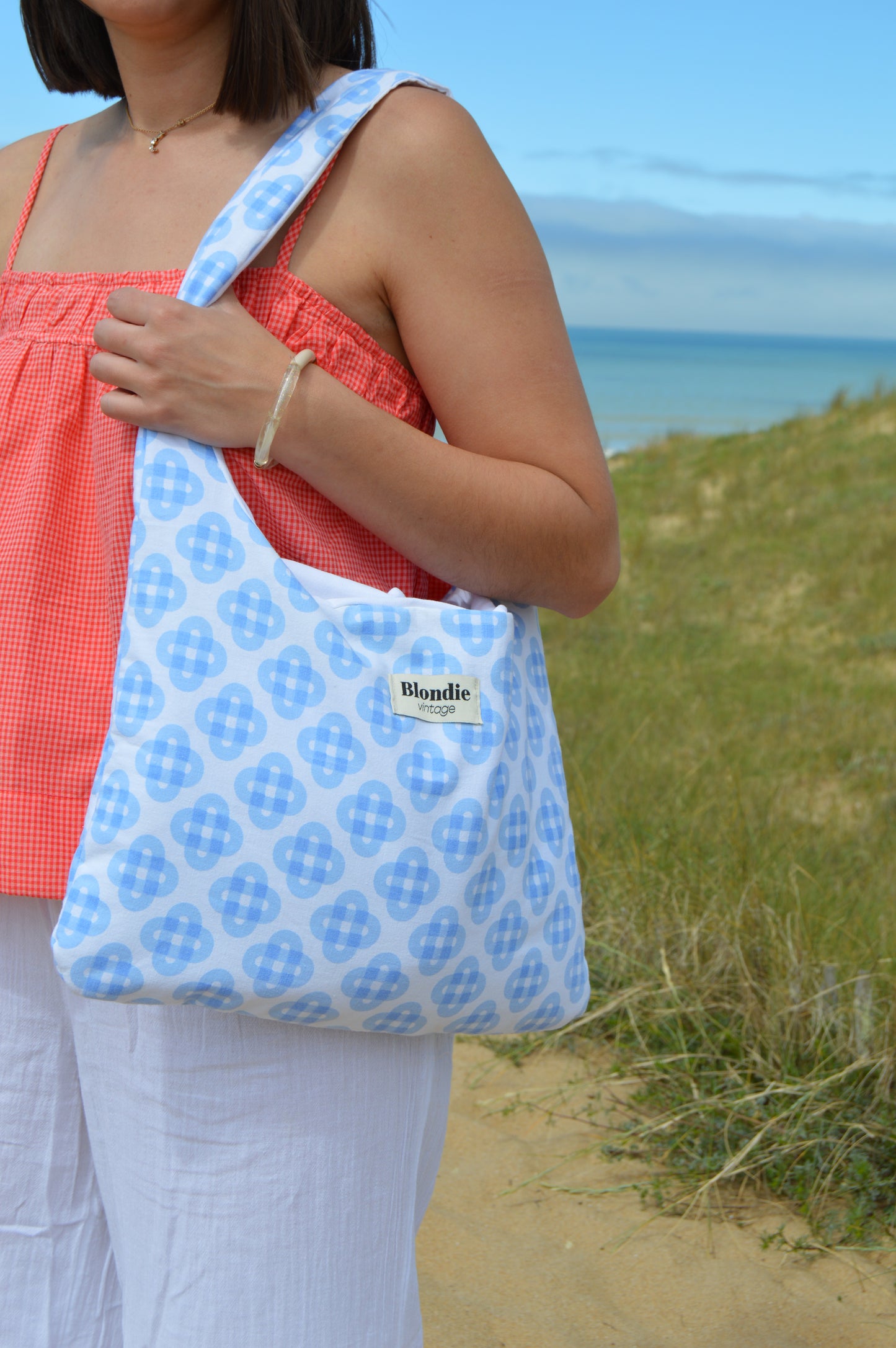 Sac boho motif bleu fabriqué à partir de taie de traversin vintage mode durable mode responsable fabriqué à la main