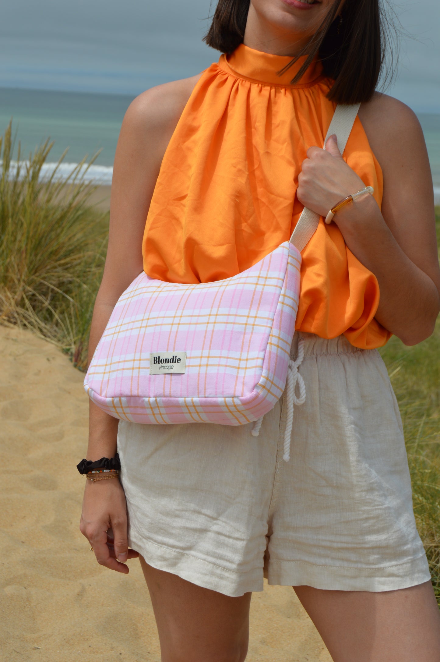 sac bandoulière carreaux rose fabriquée à la main à partir de tissus vintages upcyclés mode durable