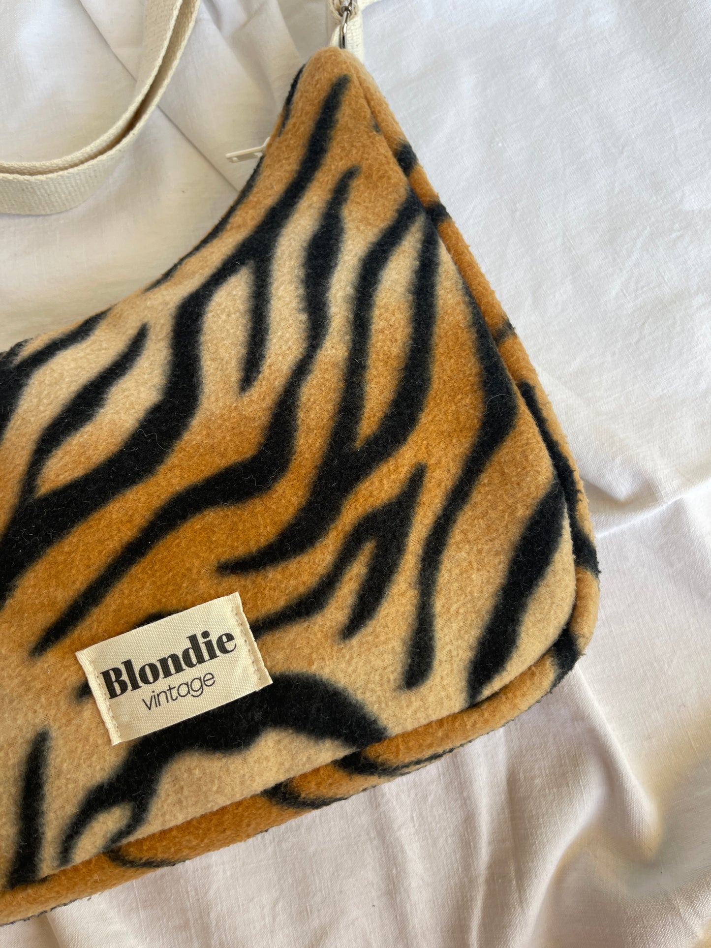 Sac upcyclé zèbre fait à la main en France