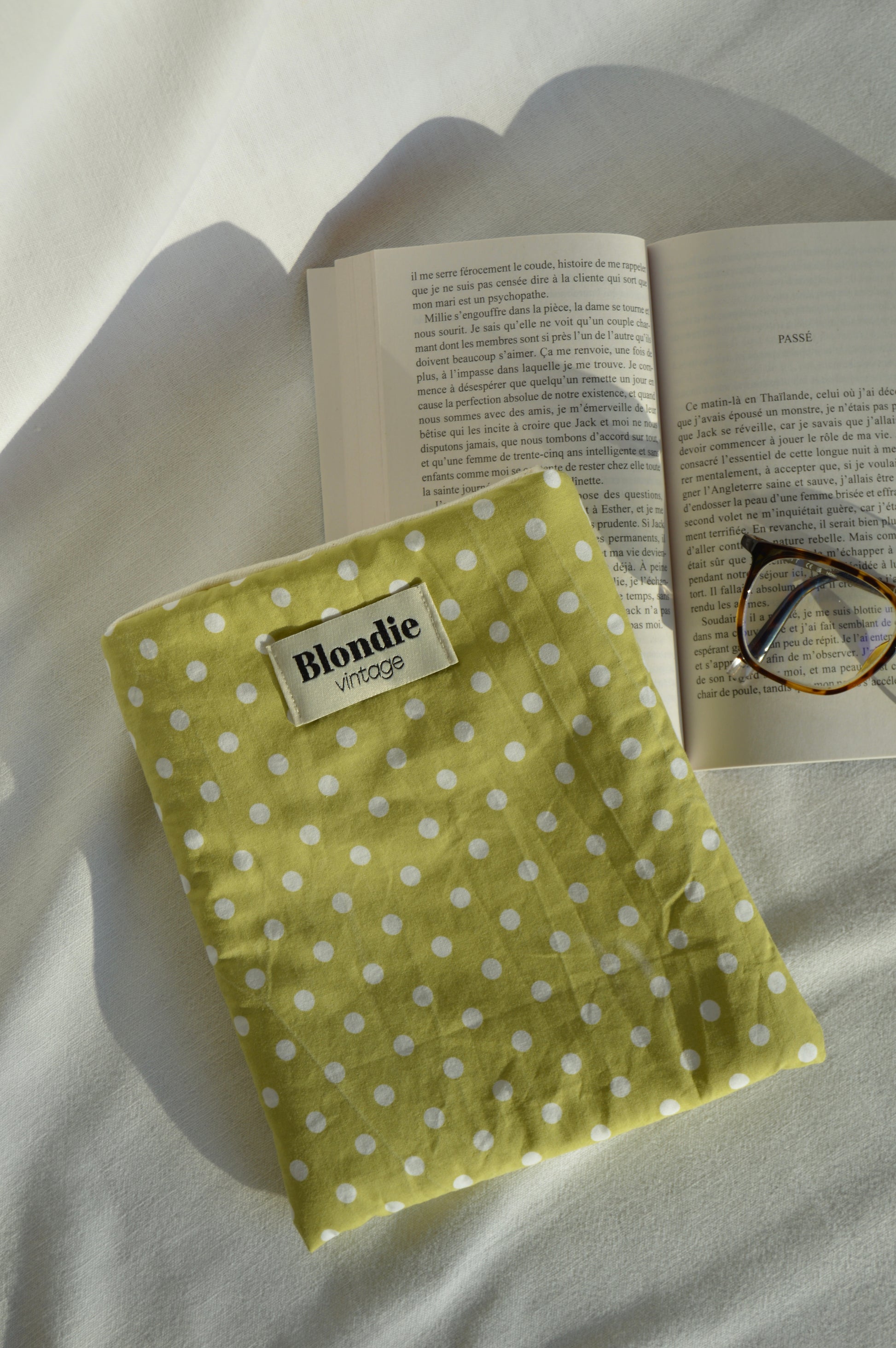 Housse de livre à pois vert fabriqué à partir de tissu  vintage mode durable mode responsable fabriqué à la main