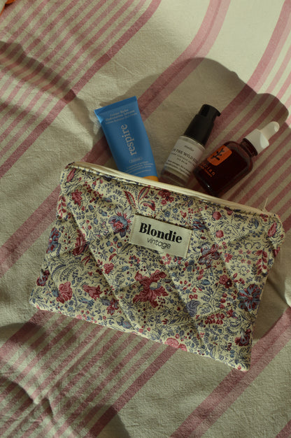 Pochette fleurie fabriqué à partir de taie de tissus vintage mode durable mode responsable fabriqué à la main 