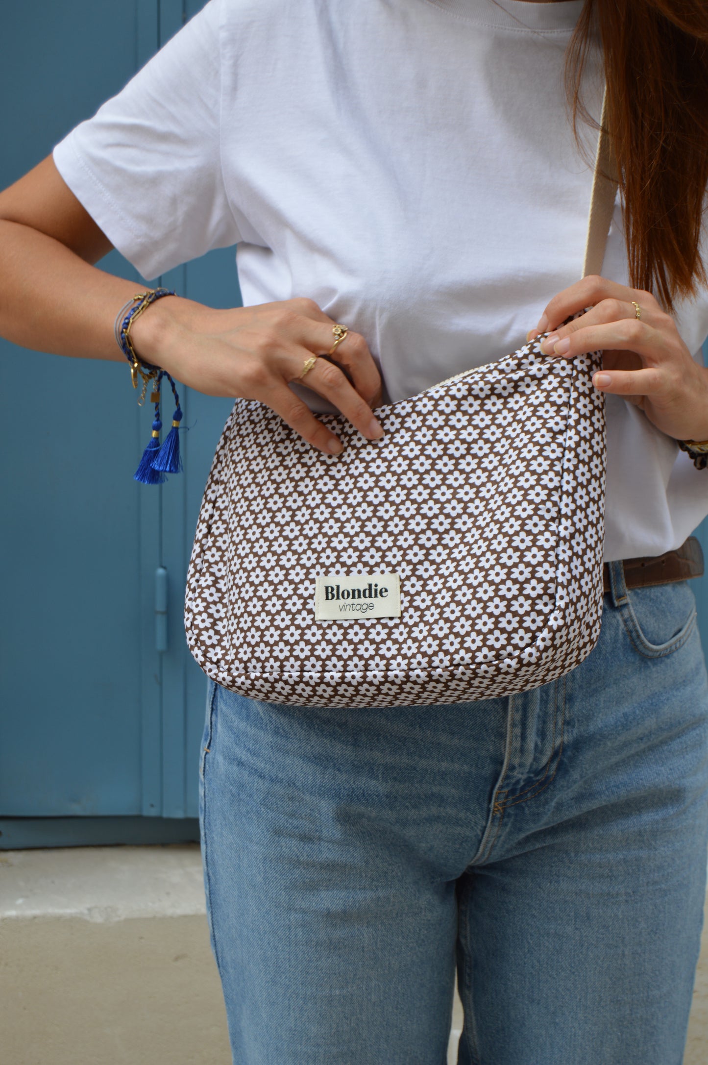 Sac crossbody fleuri marron fabriqué à partir de tissus vintage mode durable mode responsable fabriqué à la main 