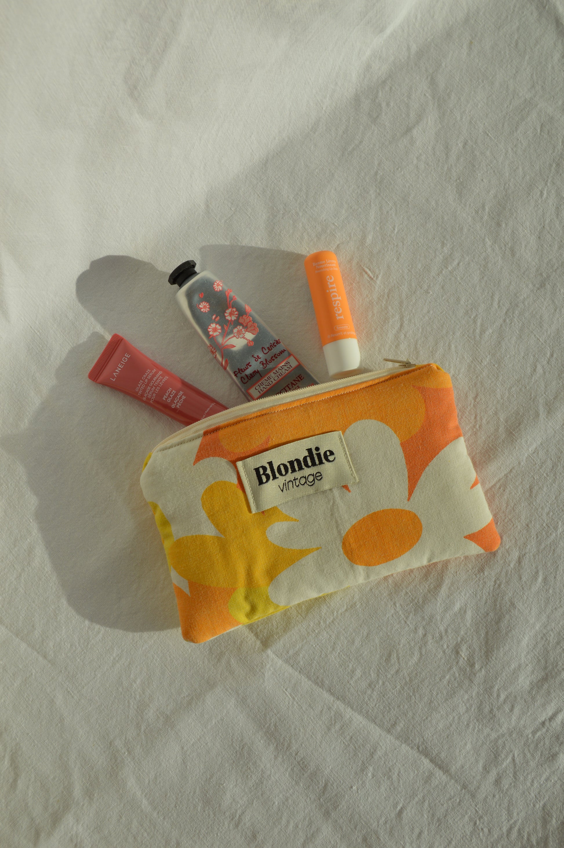 Mini Pochette fleurs orange fabriqué à partir de tissus vintage mode durable mode responsable fabriqué à la main 