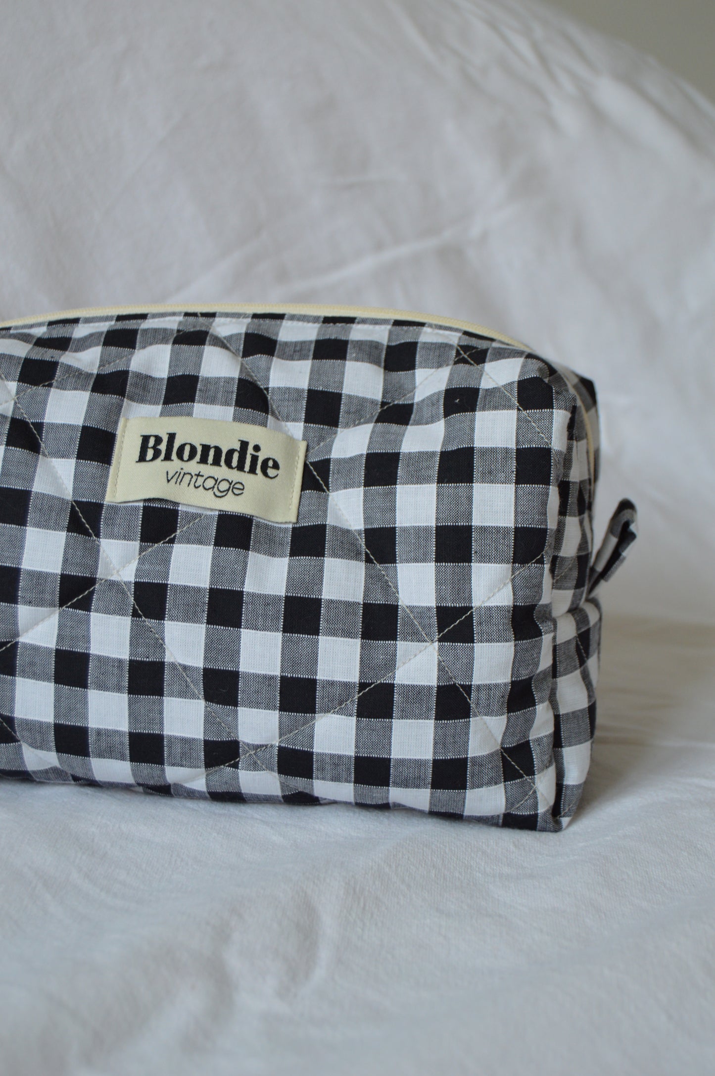 Trousse de toilette vichy noir fabriqué à partir de taie de tissus vintage mode durable mode responsable fabriqué à la main 