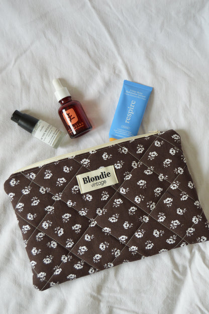 Pochette fleurie fabriqué à partir de taie de tissus vintage mode durable mode responsable fabriqué à la main 