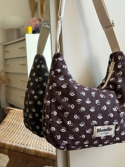 Sac crossbody fleuri marron fabriqué à partir de tissus vintage mode durable mode responsable fabriqué à la main 