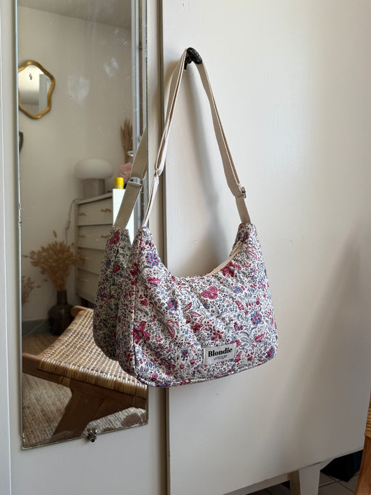 Sac crossbody fleuri rose fabriqué à partir de tissus vintage mode durable mode responsable fabriqué à la main 