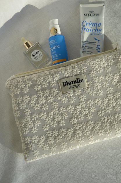 Grande pochette broderie à fleurs fabriqué à partir de tissus vintage mode durable mode responsable fabriqué à la main