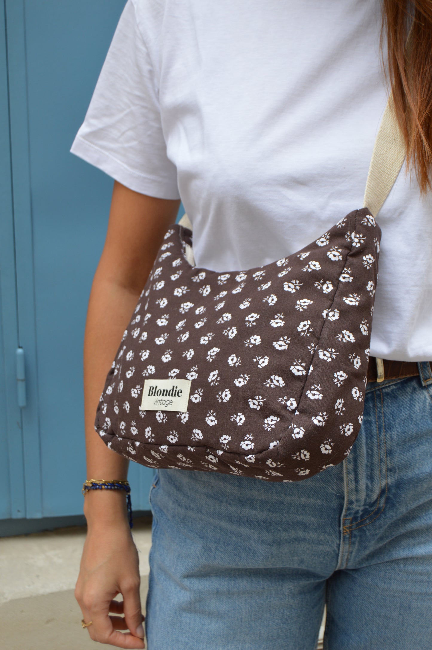 Sac crossbody fleuri marron fabriqué à partir de tissus vintage mode durable mode responsable fabriqué à la main 