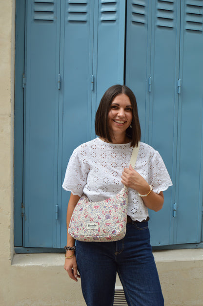 Sac crossbody fleuri rose fabriqué à partir de tissus vintage mode durable mode responsable fabriqué à la main 