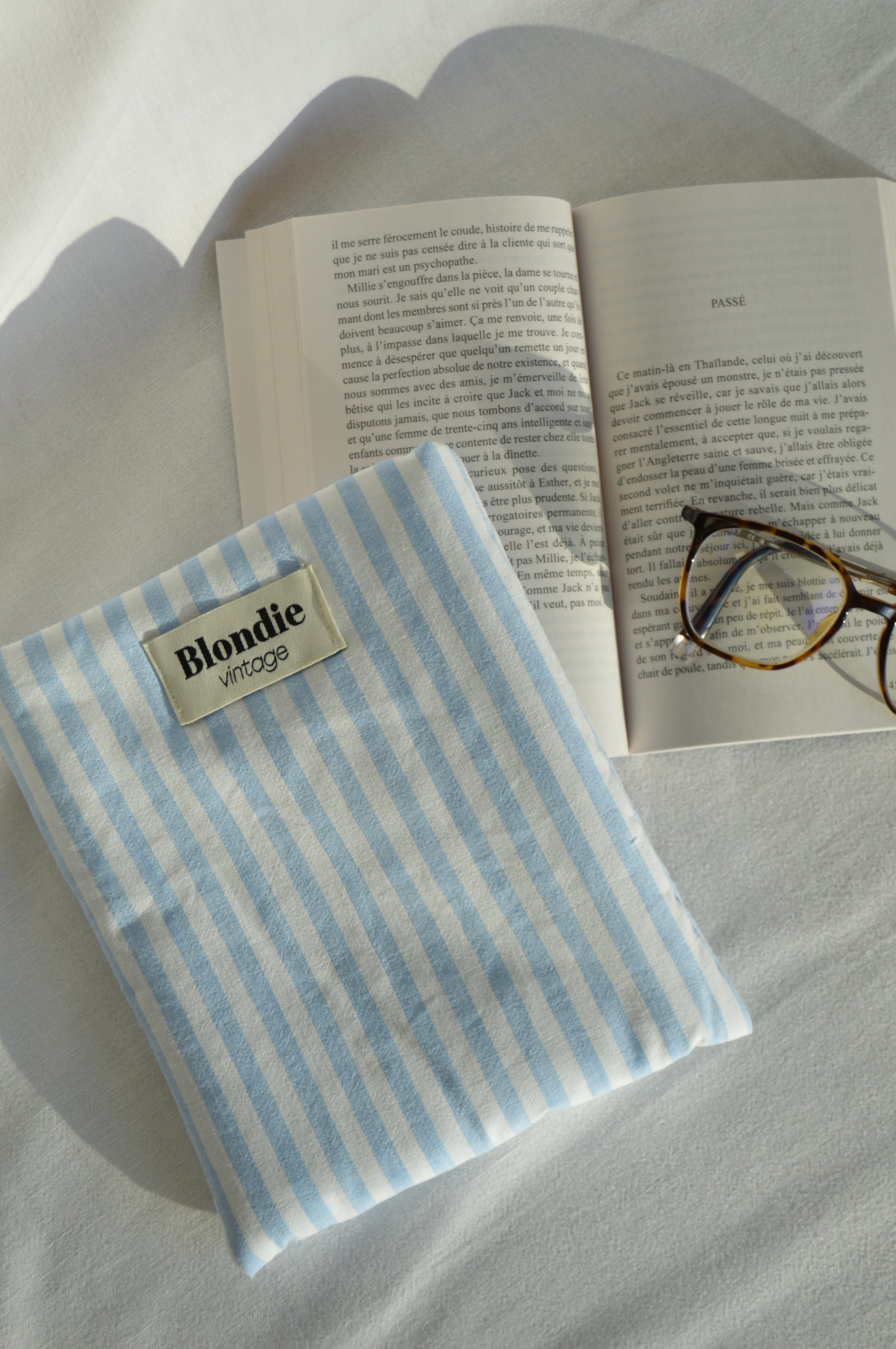 Housse de livre rayé bleu fabriqué à partir de tissu  vintage mode durable mode responsable fabriqué à la main