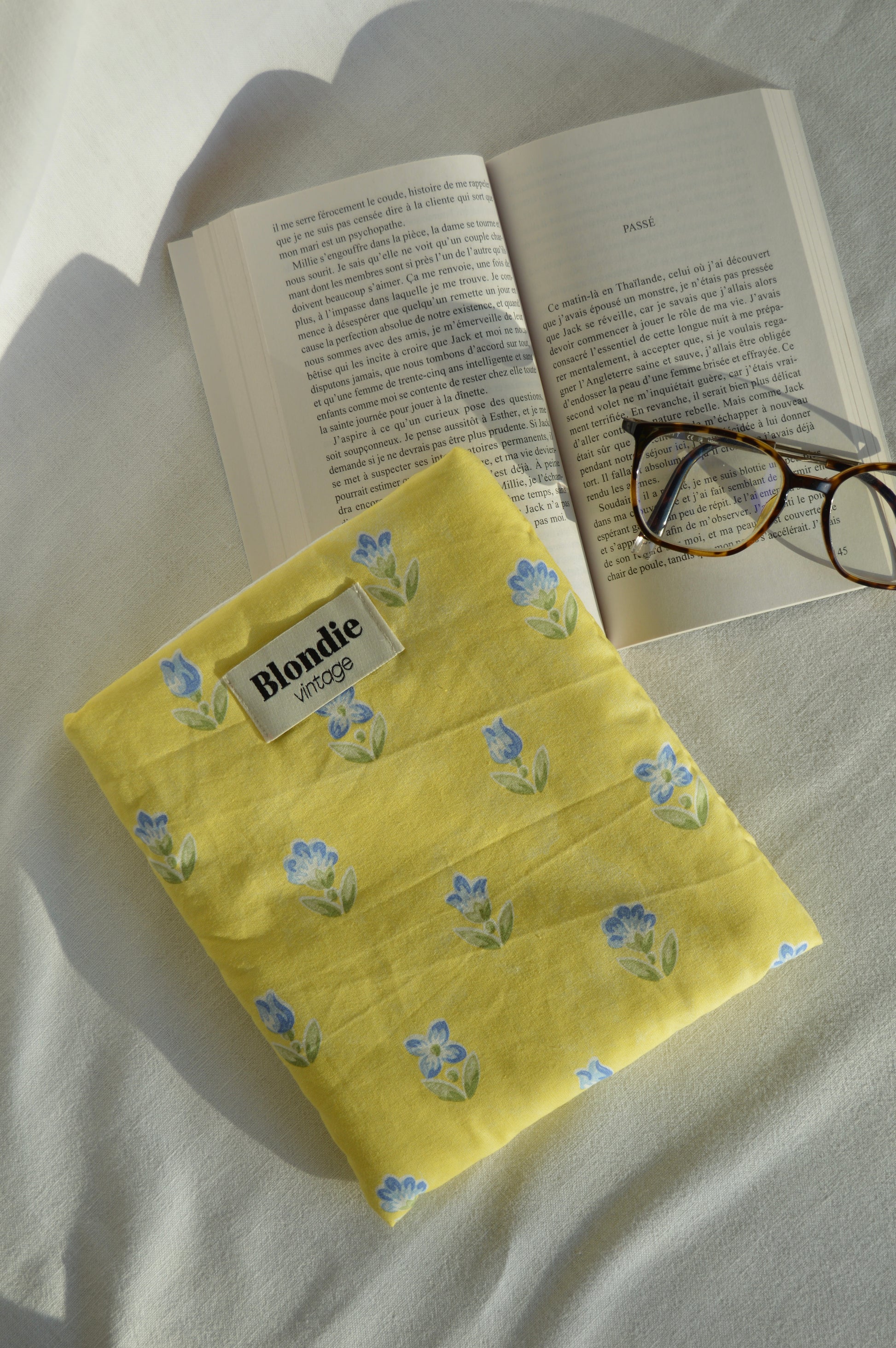 Housse de livre fleurie jaune fabriqué à partir de tissu  vintage mode durable mode responsable fabriqué à la main