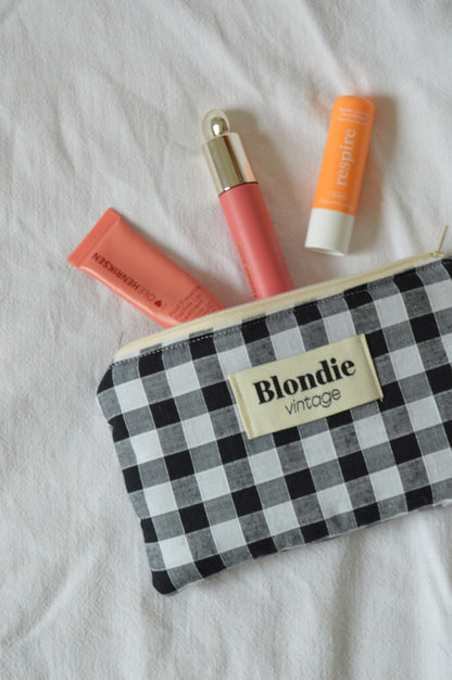 Mini Pochette vichy noir fabriqué à partir de tissus vintage mode durable mode responsable fabriqué à la main 