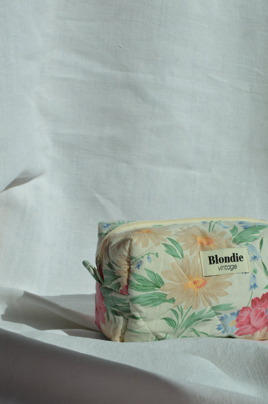 Trousse de toilette fleurie fabriqué à partir de taie de tissus vintage mode durable mode responsable fabriqué à la main 