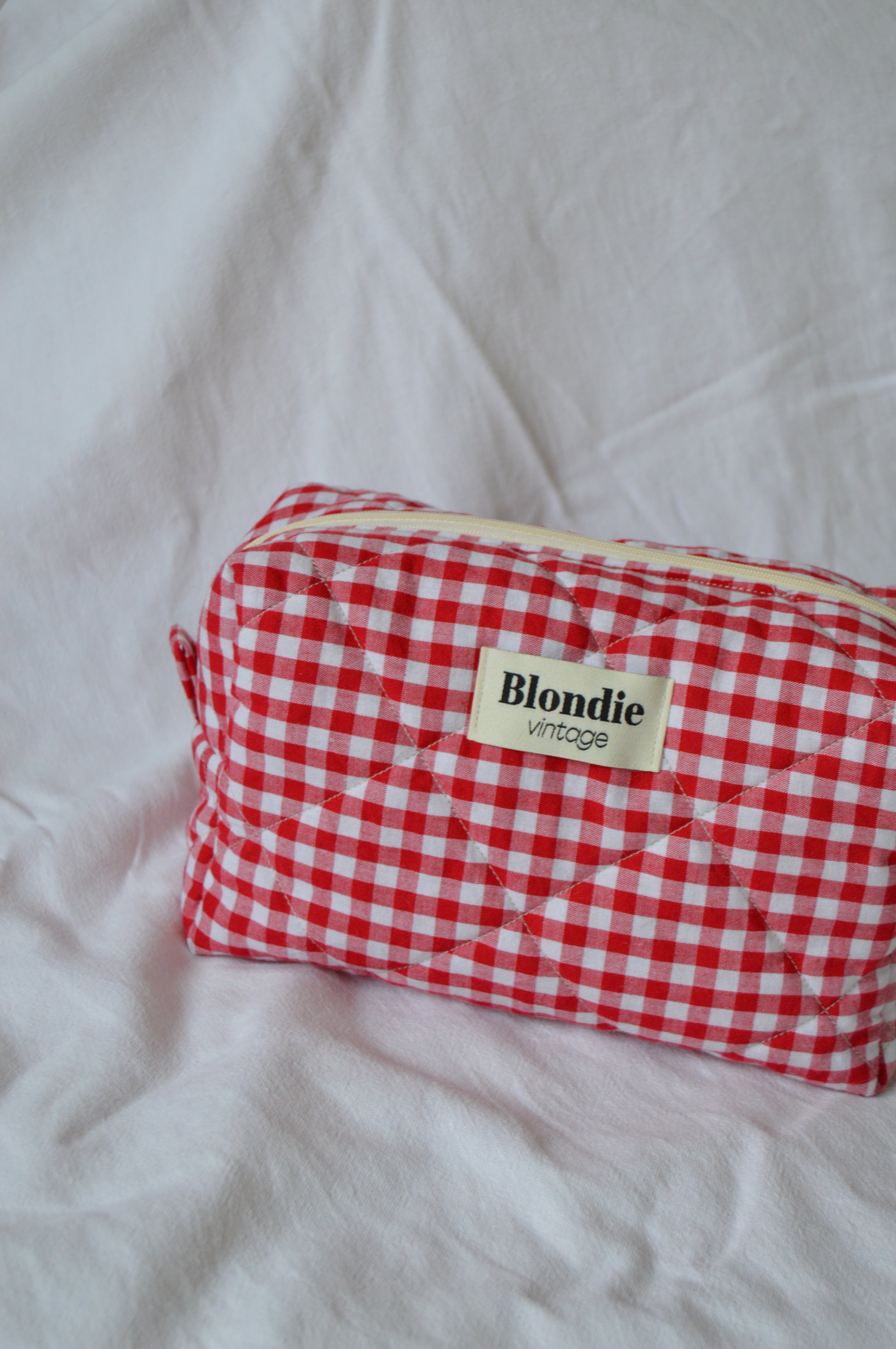 Trousse de toilette vichy rouge fabriqué à partir de taie de tissus vintage mode durable mode responsable fabriqué à la main 