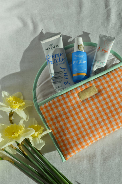 pochette nomade fabriquée à partir de tissus vintage à la main avec biais coloré, parfait pour housse livre housse lisseuse ou soin