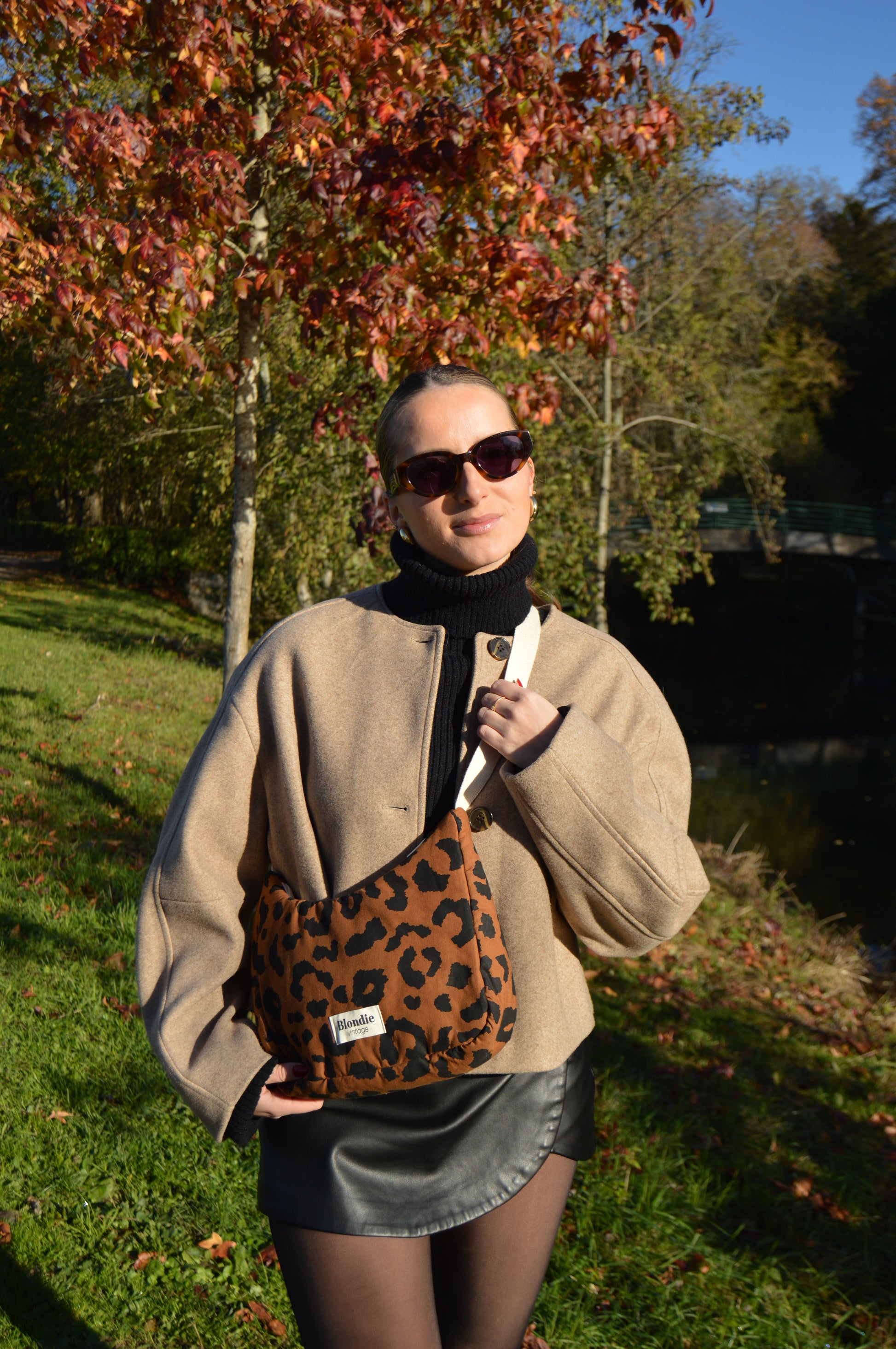 Sac crossbody léopard fabriqué à partir de tissus vintage mode durable mode responsable fabriqué à la main 