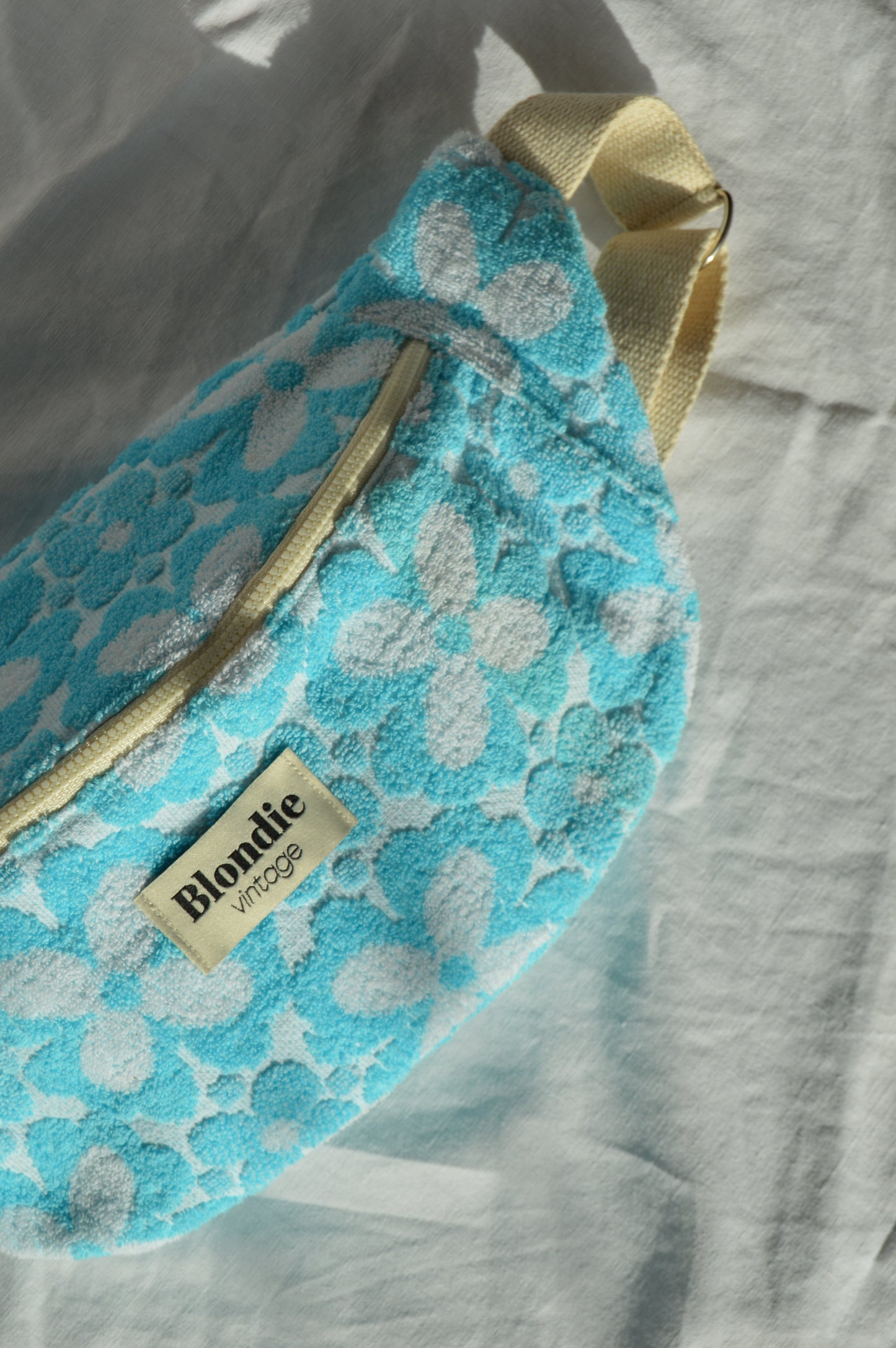 Sac banane en éponge bleu