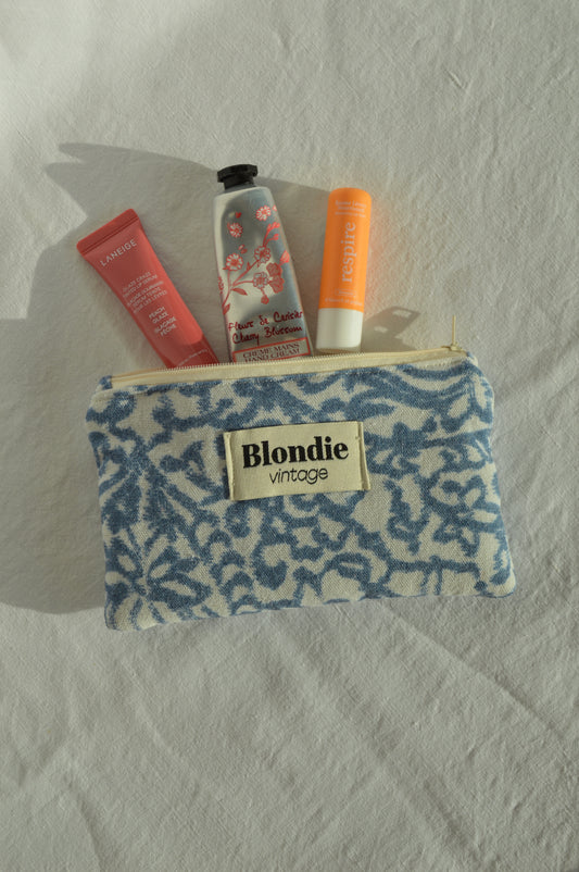 Mini Pochette motif bleu  fabriqué à partir de tissus vintage mode durable mode responsable fabriqué à la main 