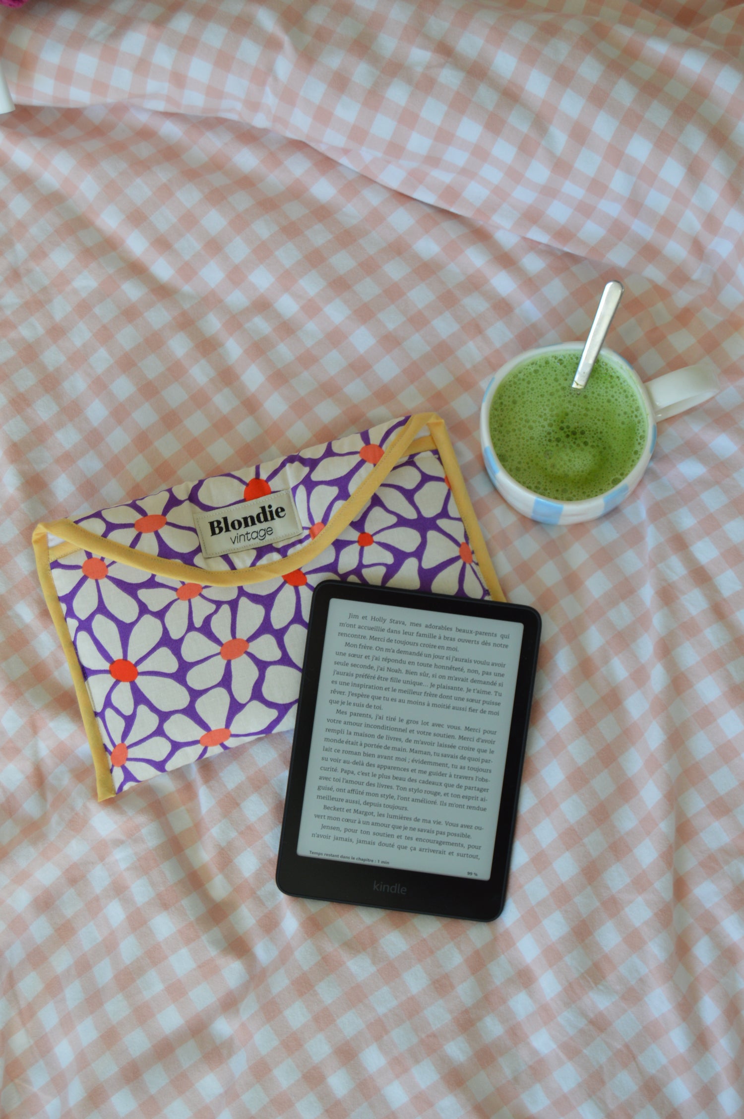 pochette nomade fabriquée à partir de tissus vintage à la main avec biais coloré, parfait pour housse livre housse lisseuse ou soin