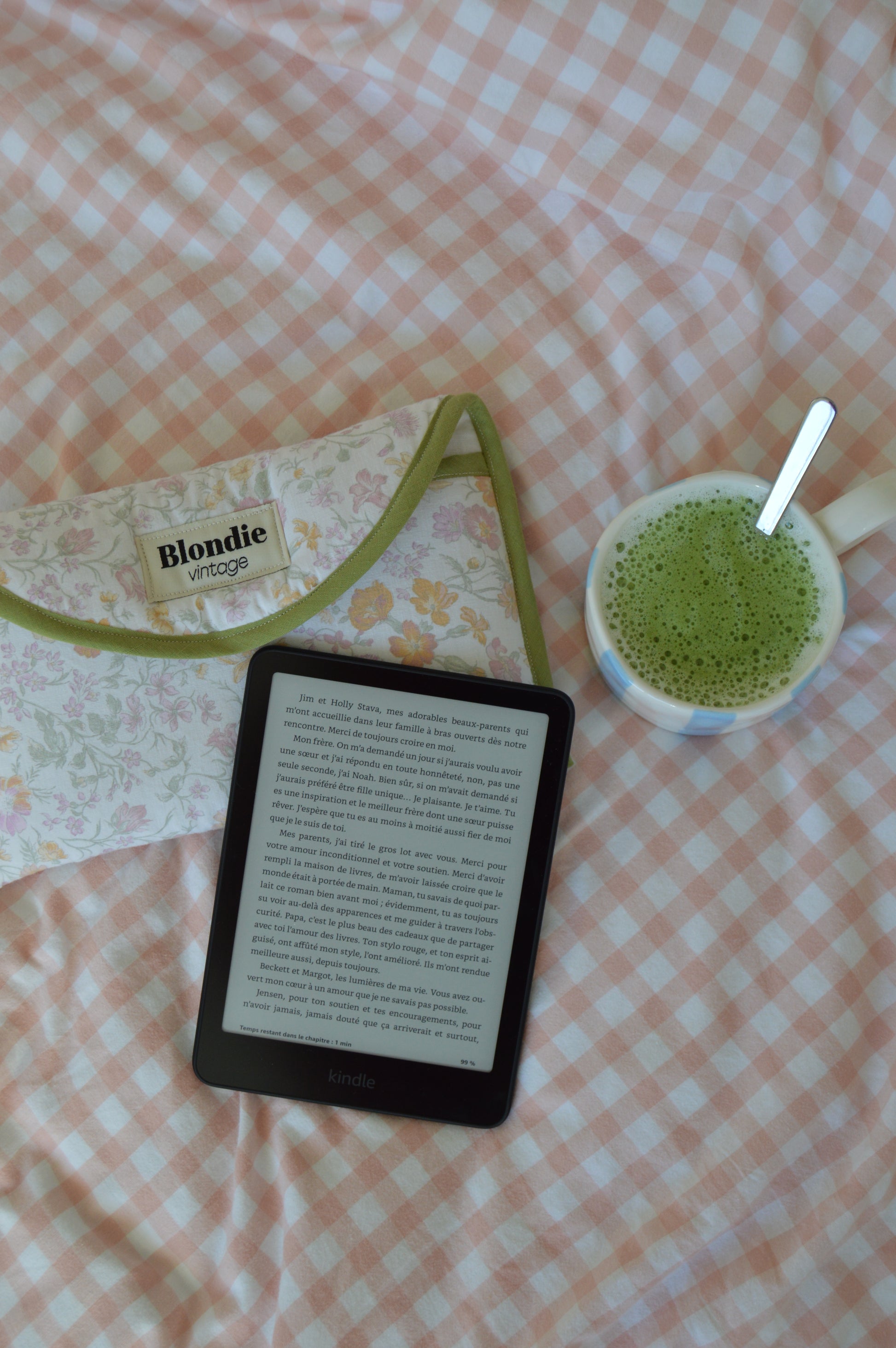 pochette nomade fabriquée à partir de tissus vintage à la main avec biais coloré, parfait pour housse livre housse lisseuse ou soin