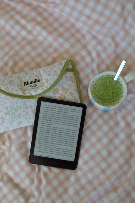 pochette nomade fabriquée à partir de tissus vintage à la main avec biais coloré, parfait pour housse livre housse lisseuse ou soin