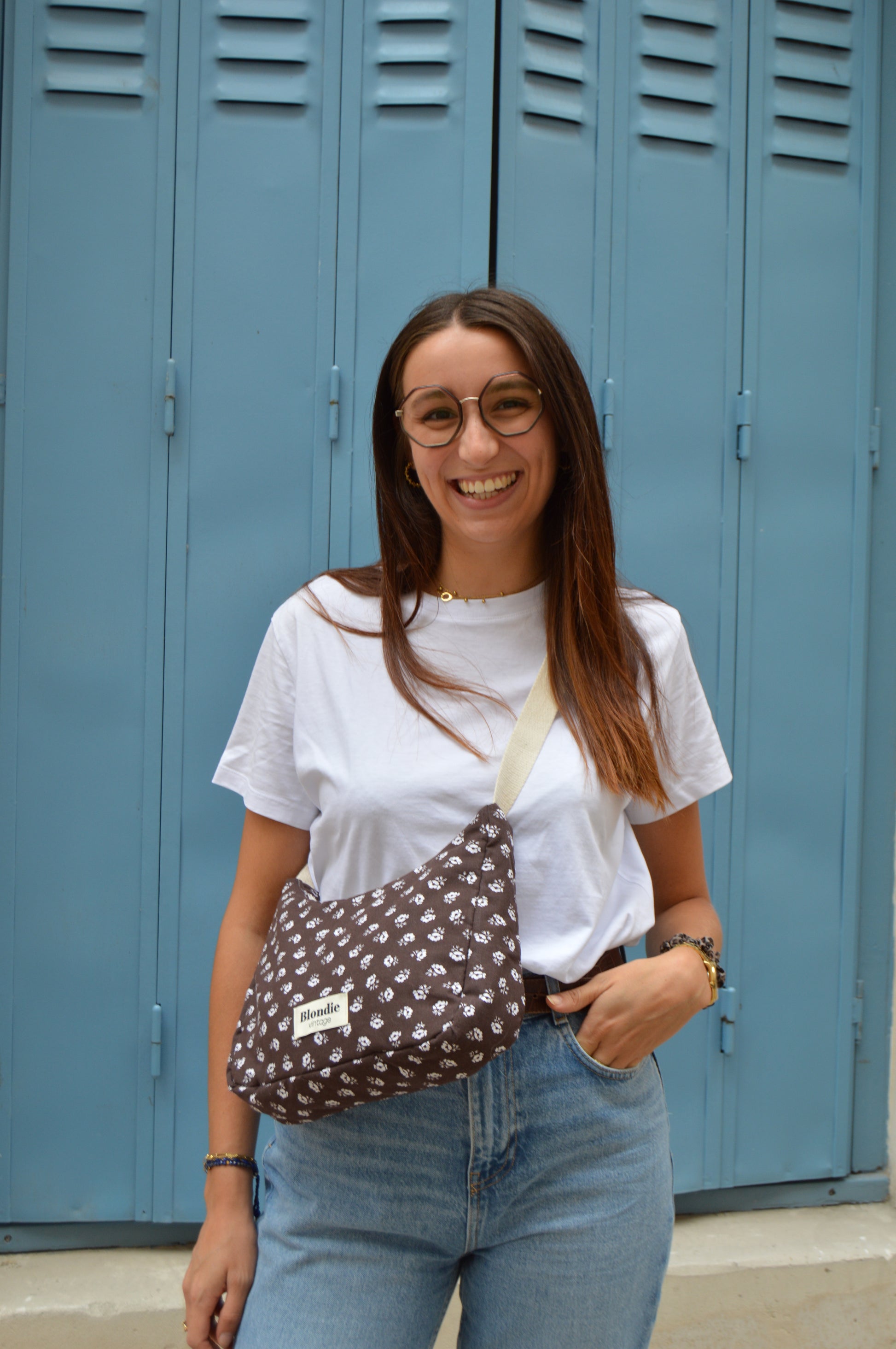 Sac crossbody fleuri marron fabriqué à partir de tissus vintage mode durable mode responsable fabriqué à la main 