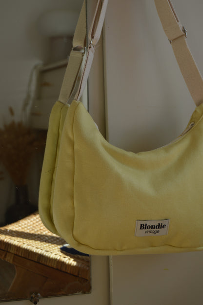 Sac crossbody jaune satiné fabriqué à partir de tissus vintage mode durable mode responsable fabriqué à la main 