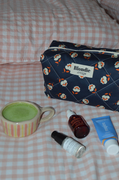 Trousse de toilette fleurie bleu fabriqué à partir de taie de tissus vintage mode durable mode responsable fabriqué à la main 