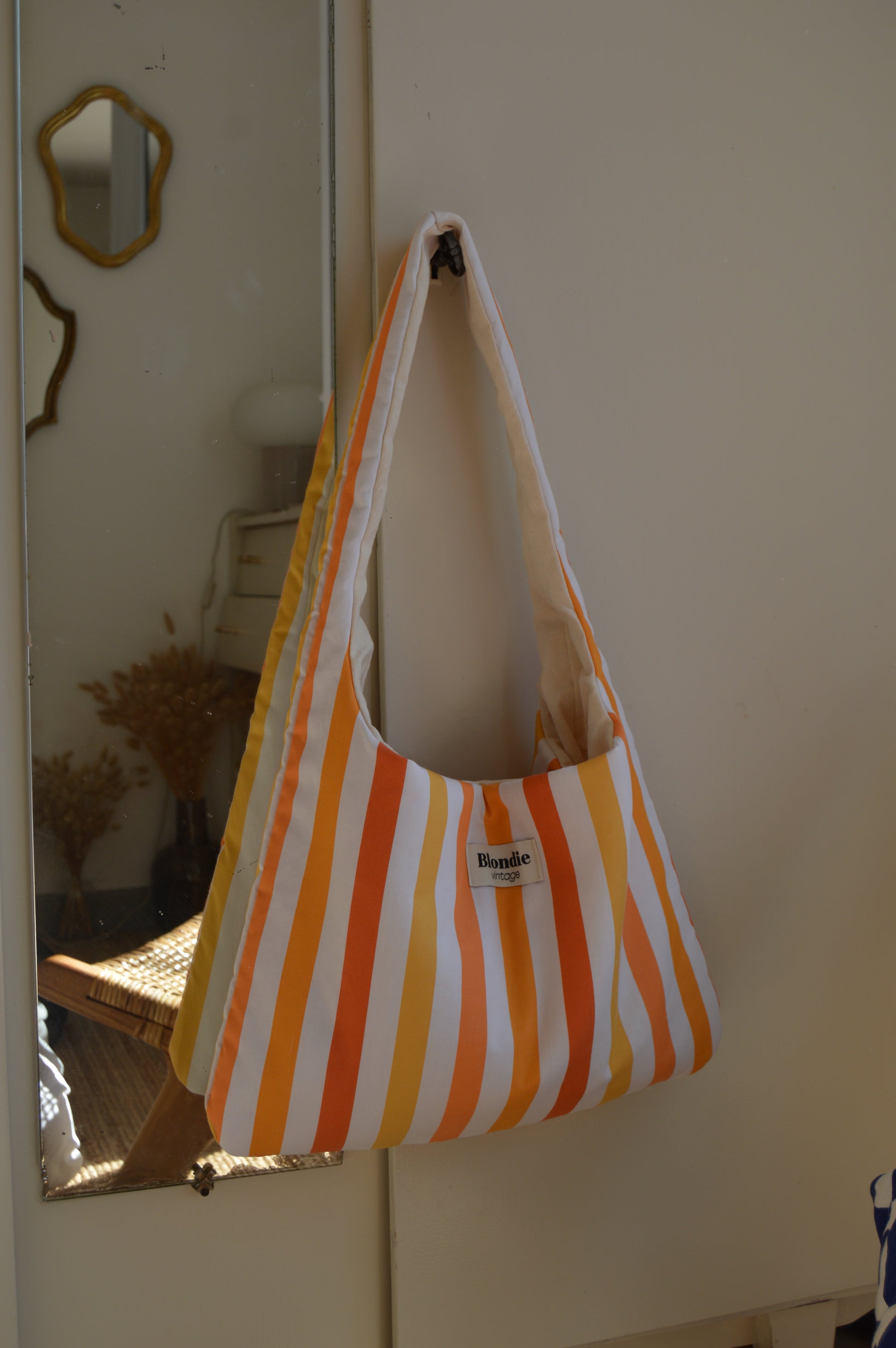 Sac boho raye orange fabriqué à partir de tissus vintage mode durable mode responsable fabriqué à la main 