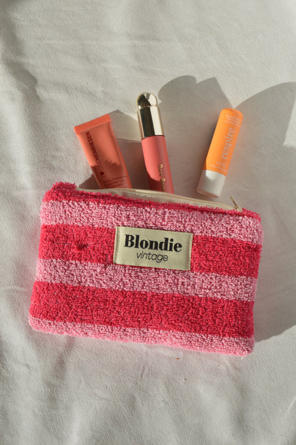 mini pochette, portefeuille, porte carte en éponge rose fabriquée à partir de serviette de bain vintage, mode durable et responsable 