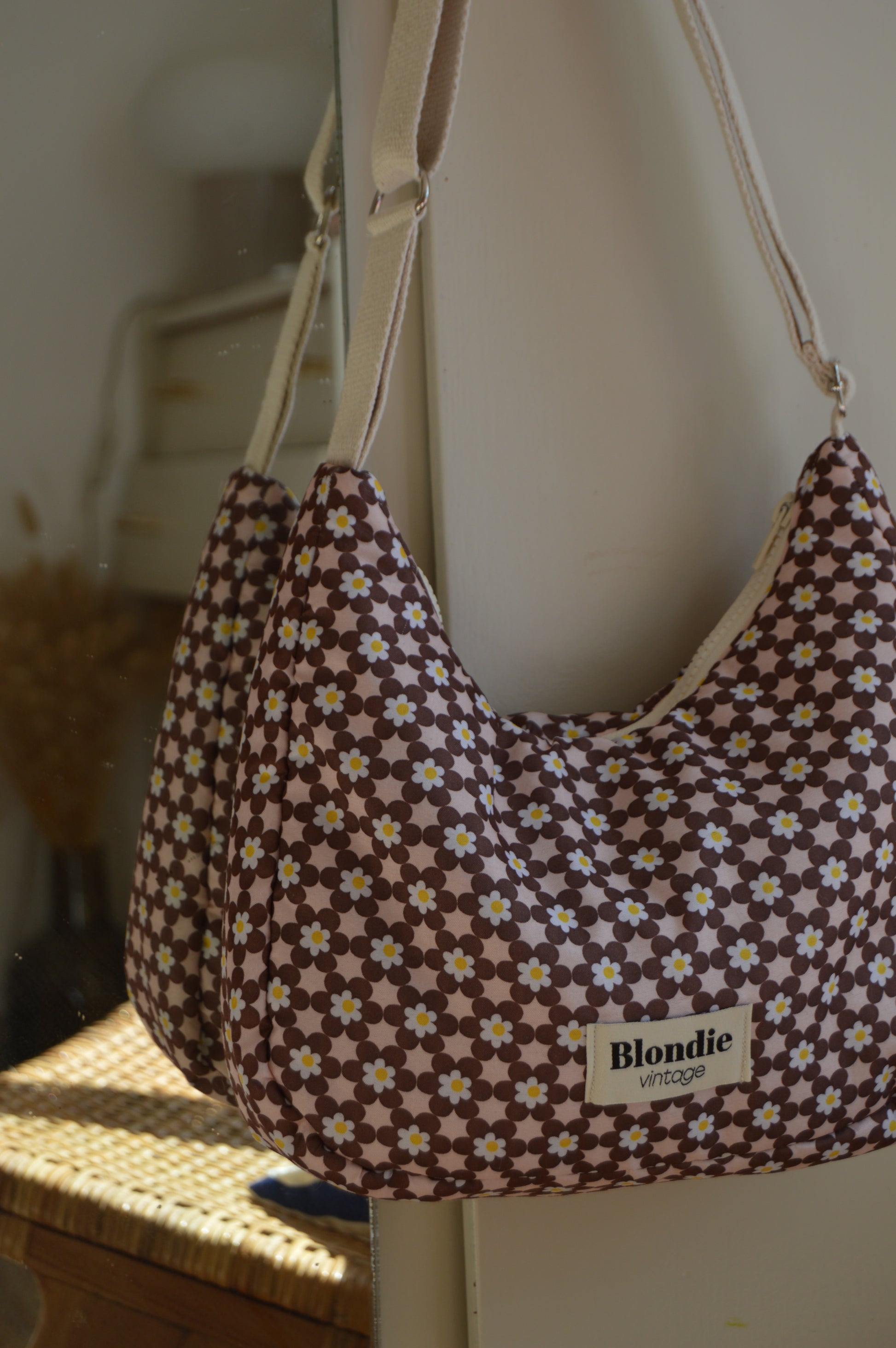 Sac crossbody fleurs vintage fabriqué à partir de tissus vintage mode durable mode responsable fabriqué à la main 