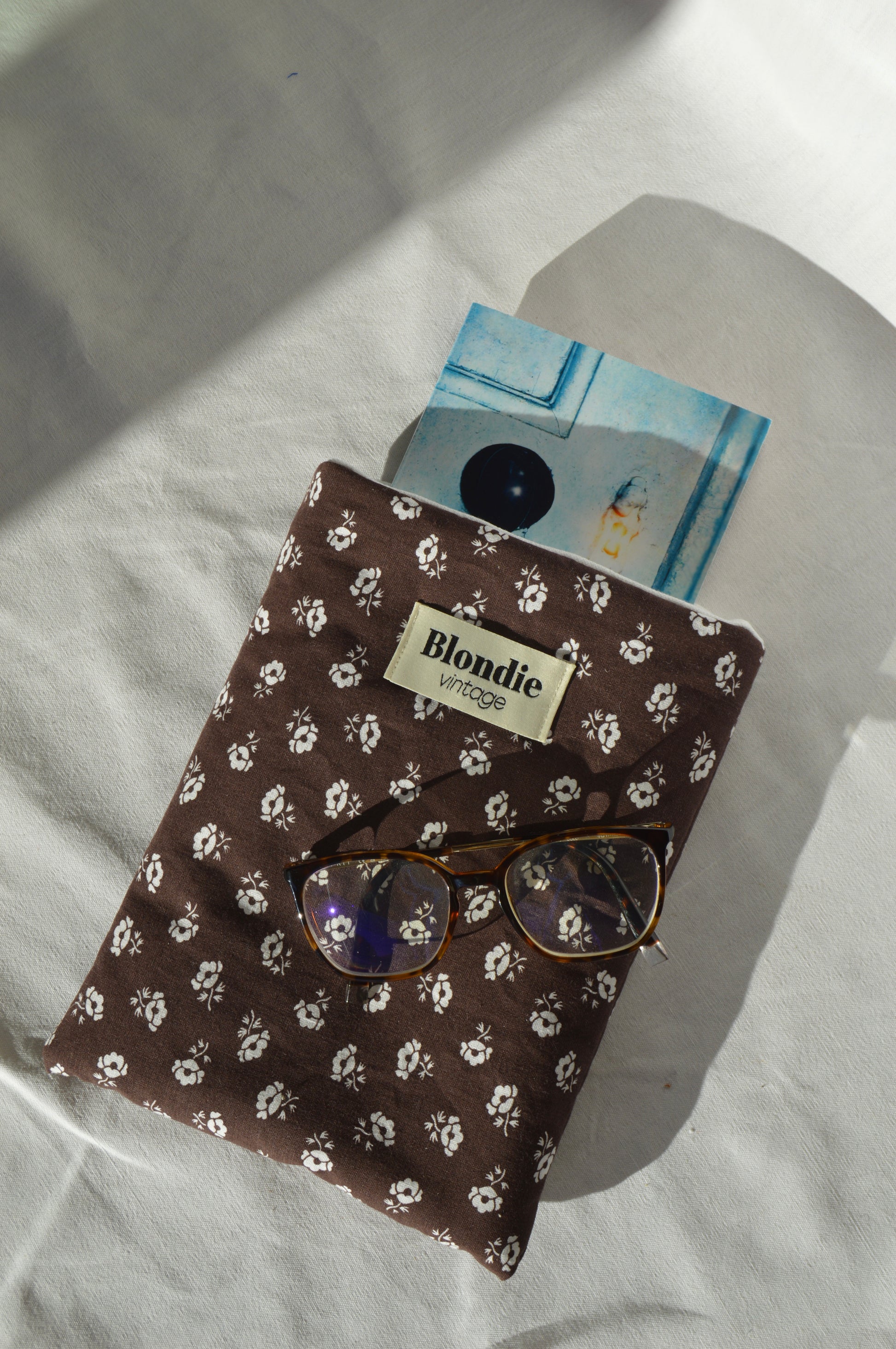 Housse de livre fleuri marron fabriqué à partir de tissus vintage mode durable mode responsable fabriqué à la main 