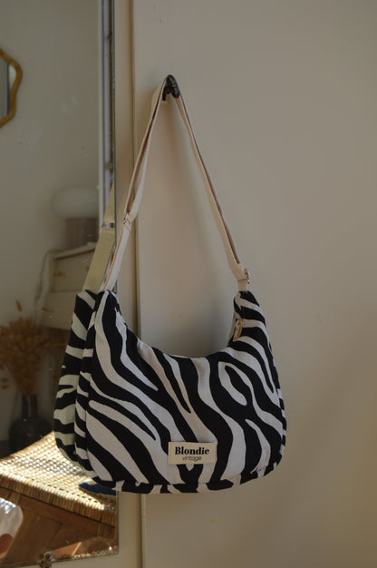 Sac crossbody zebre vintage fabriqué à partir de tissus vintage mode durable mode responsable fabriqué à la main 