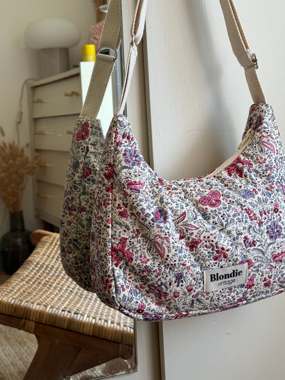 Sac crossbody fleuri rose fabriqué à partir de tissus vintage mode durable mode responsable fabriqué à la main 